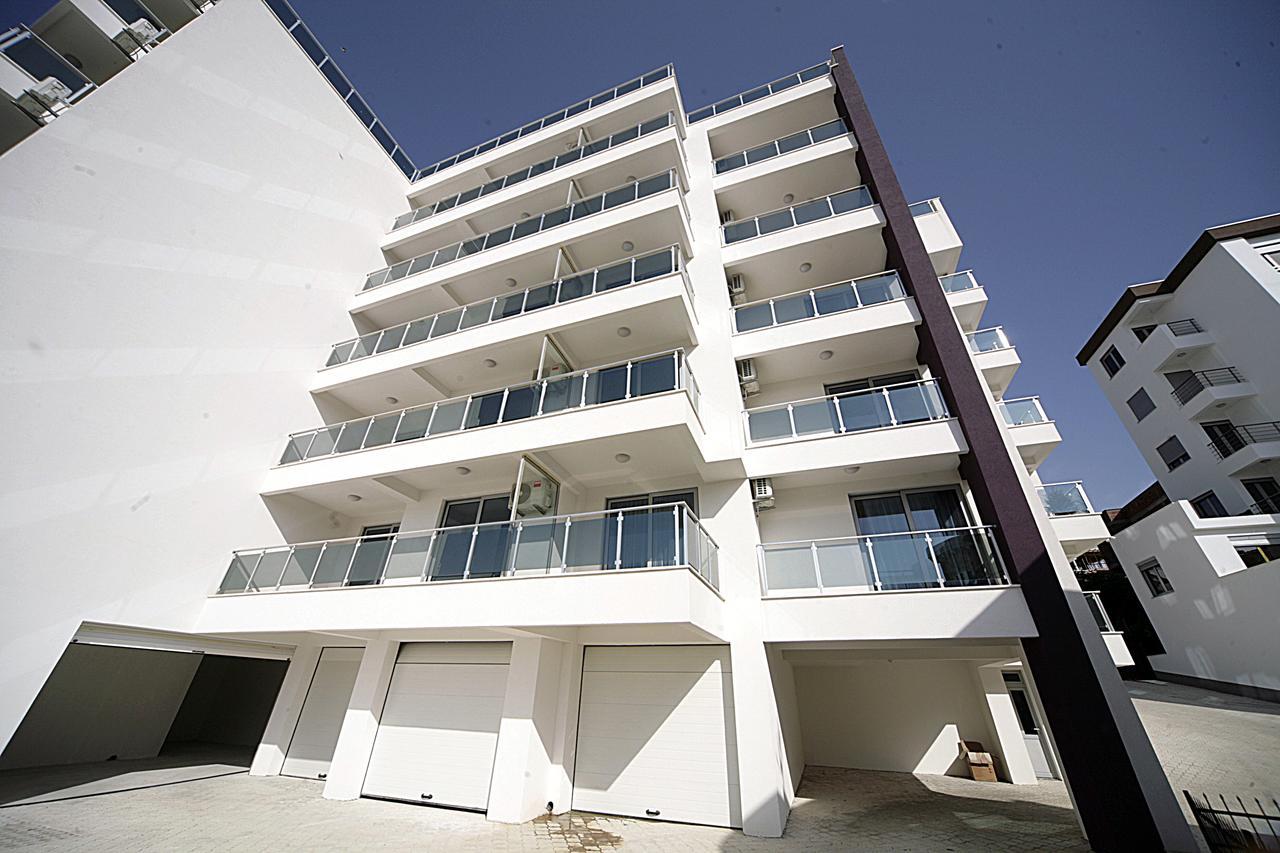 Sea Star Apartment Dobra Voda Ngoại thất bức ảnh