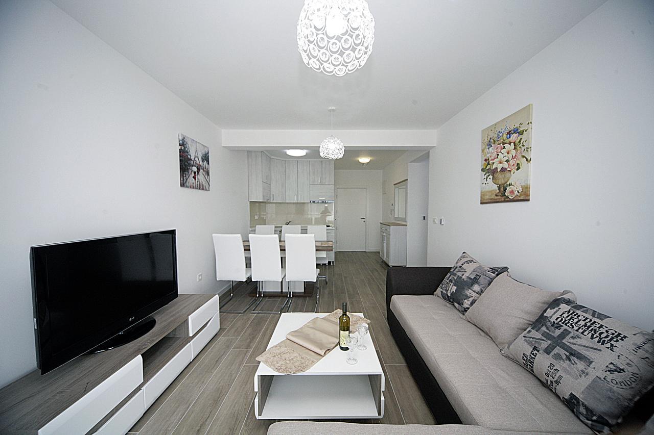 Sea Star Apartment Dobra Voda Ngoại thất bức ảnh