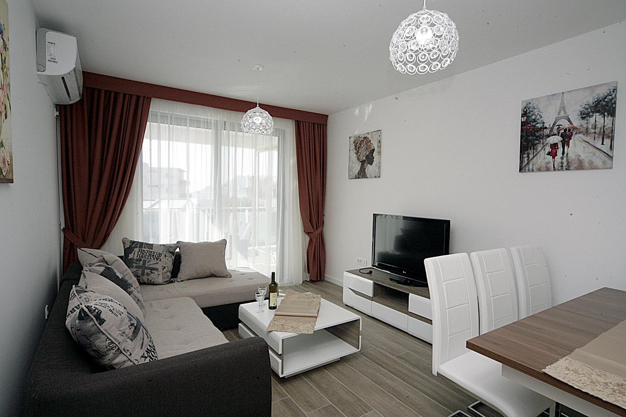 Sea Star Apartment Dobra Voda Ngoại thất bức ảnh