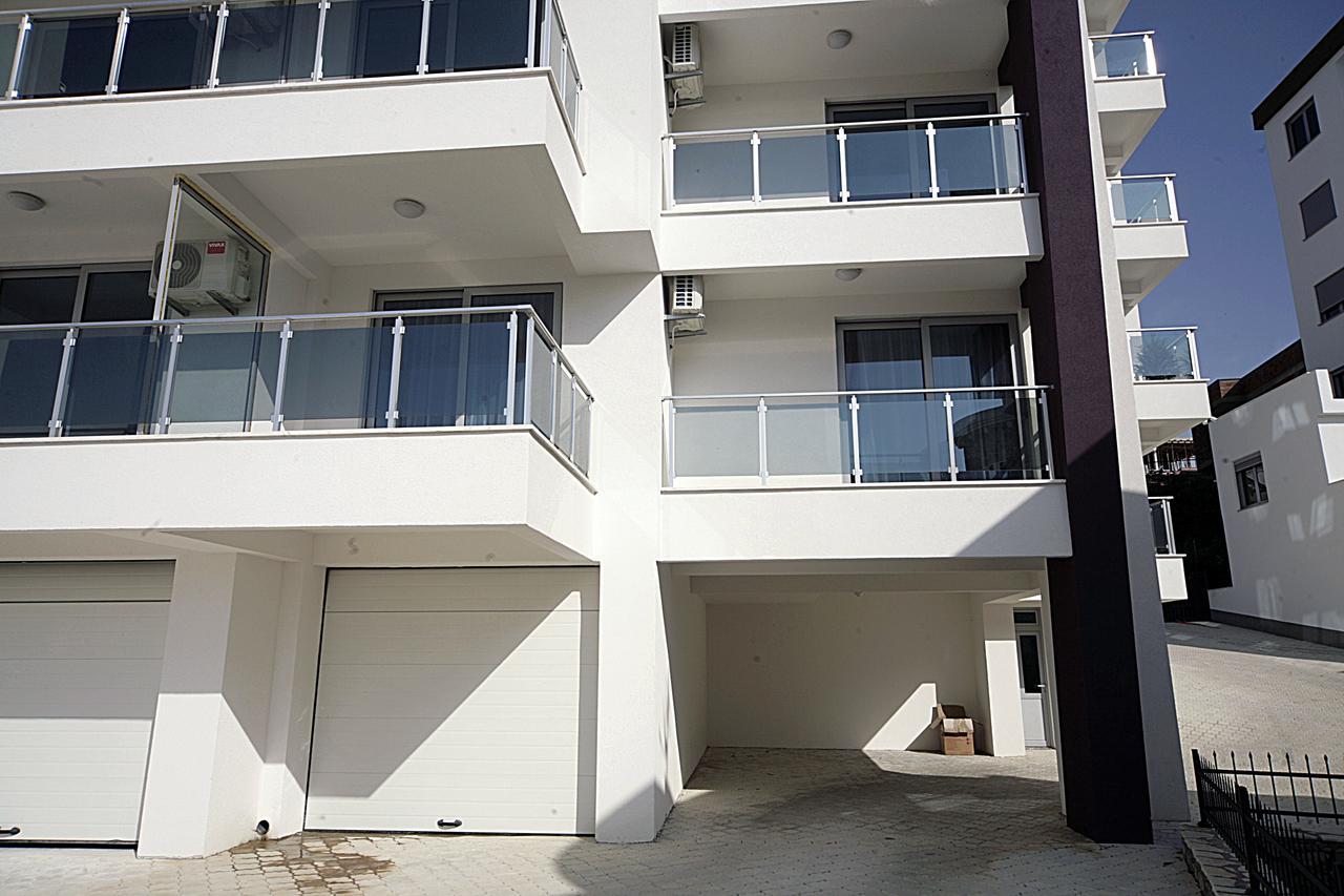 Sea Star Apartment Dobra Voda Ngoại thất bức ảnh