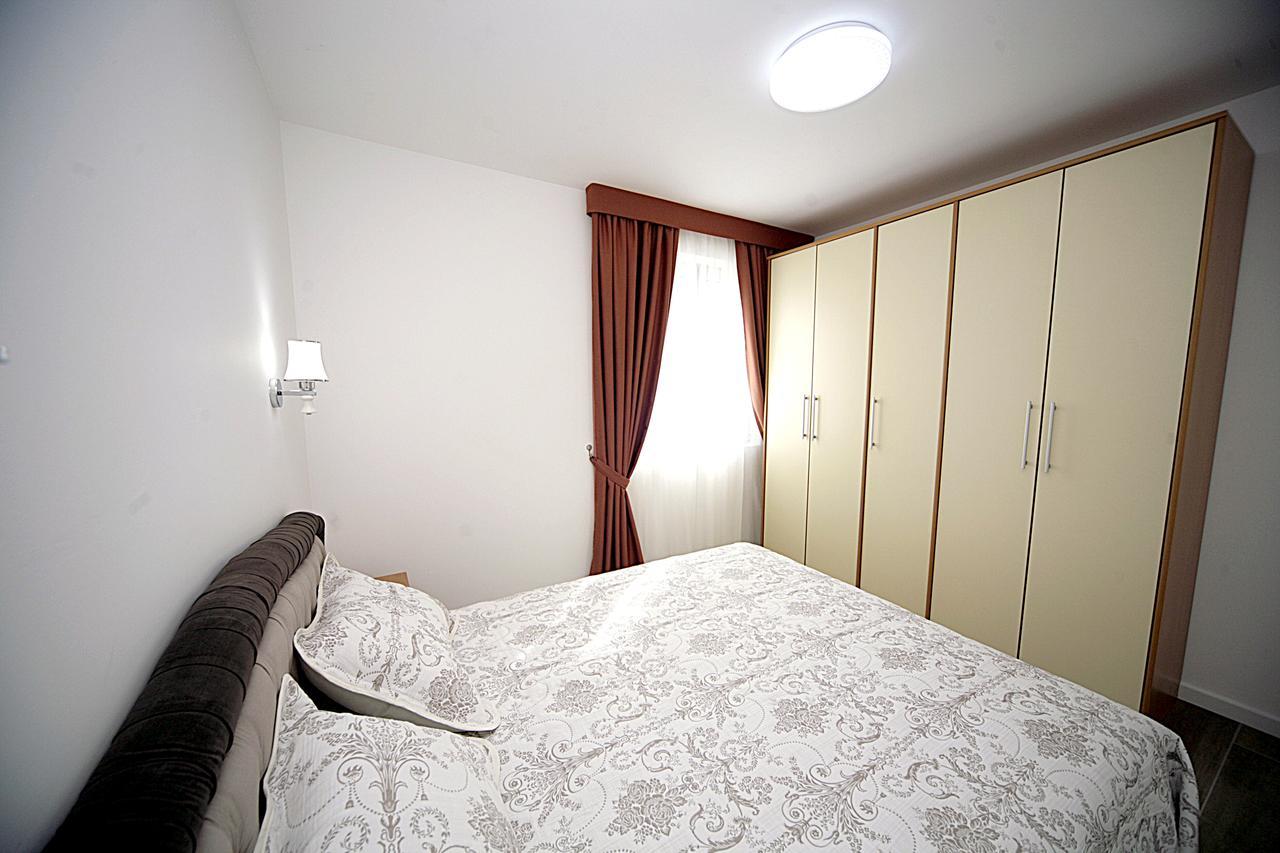 Sea Star Apartment Dobra Voda Ngoại thất bức ảnh