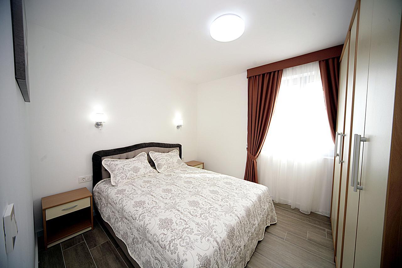 Sea Star Apartment Dobra Voda Ngoại thất bức ảnh