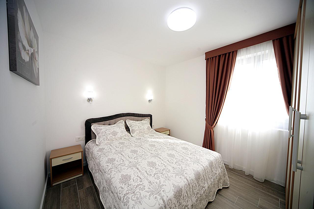 Sea Star Apartment Dobra Voda Ngoại thất bức ảnh