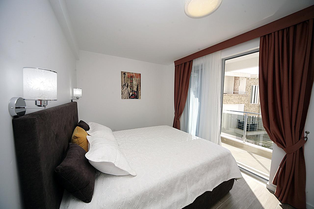 Sea Star Apartment Dobra Voda Ngoại thất bức ảnh