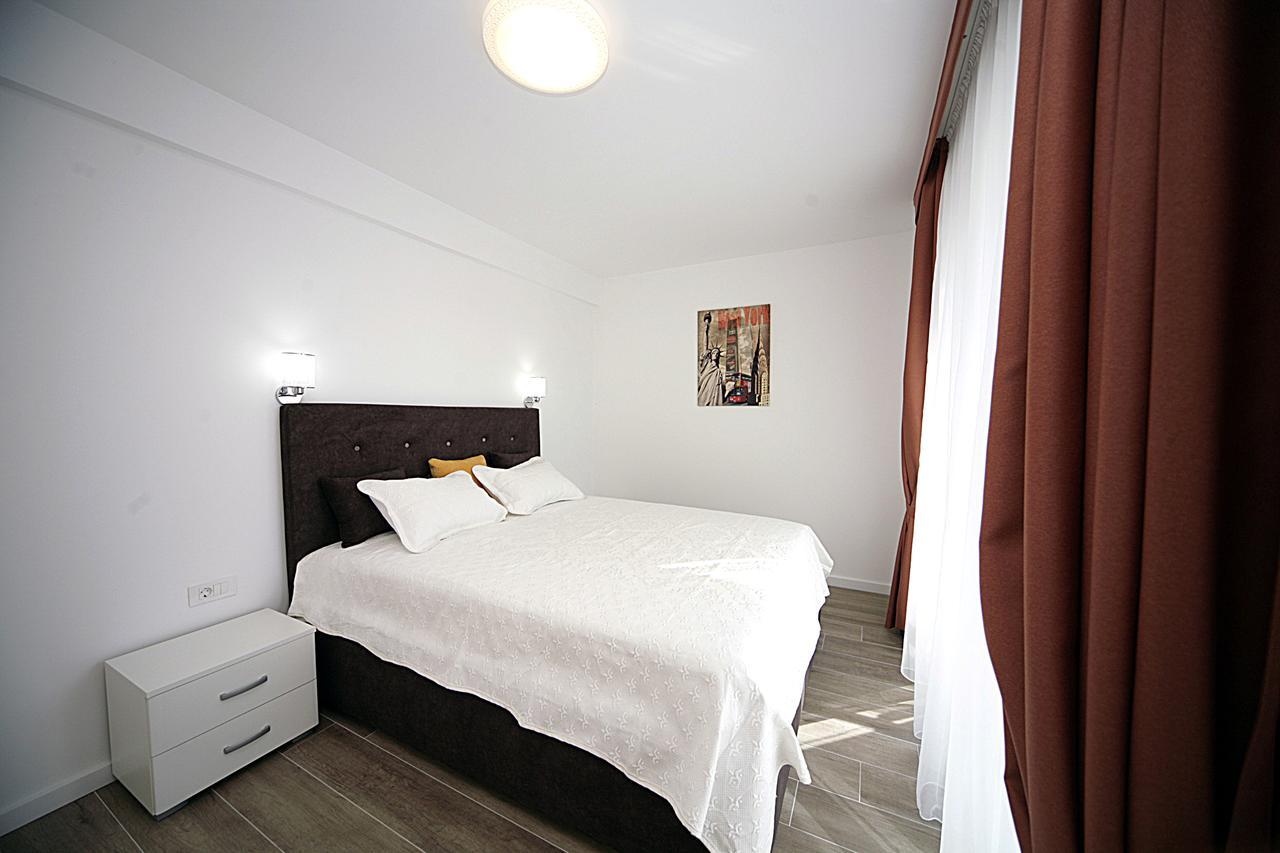 Sea Star Apartment Dobra Voda Ngoại thất bức ảnh